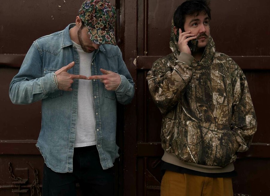 Nick León Ezra Miller